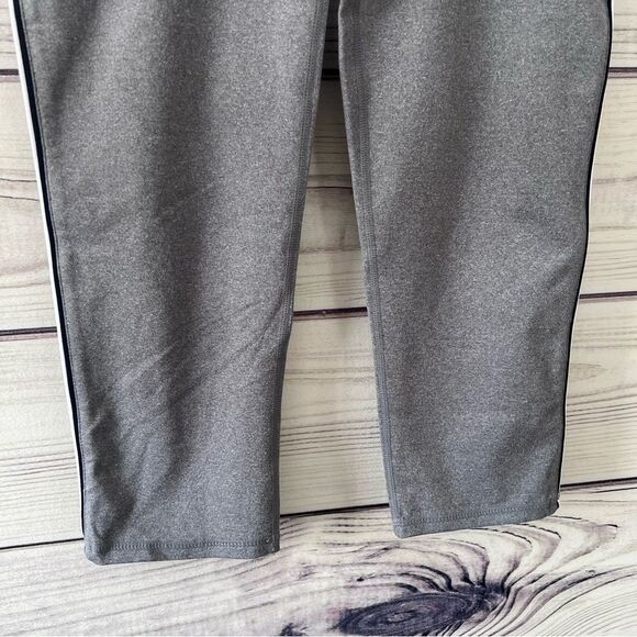 Fabletics Grey Drawstring Waist Low Rise Cropped Capri Leggings - Picture 3 of 6